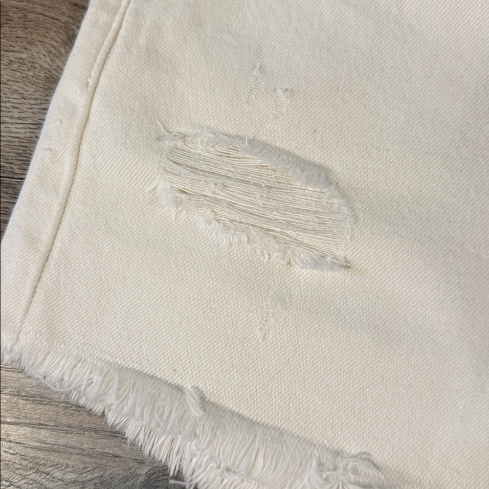 Levi’s 501 white denim Shorts - Picture 5 of 13